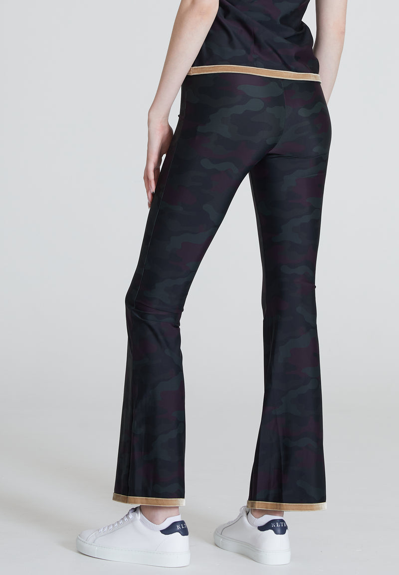 The Tall Bootcut Sport Pants Velvet - Green Camo