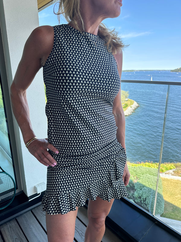 The Flounce Tennis Skirt - Classic V